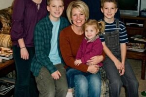 I Waited 4 Hours for My 6 Children to Arrive for My 60th, but the House Stayed Quiet – Until a Police Officer Handed Me a Note That Froze My Heart