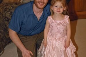 I Sewed My Daughter a Dress for Her Kindergarten Graduation from My Late Wife’s Silk Handkerchiefs