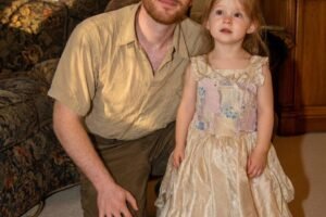 I Made My Daughter’s Graduation Dress from My Late Wife’s Keepsakes — What Happened at the Ceremony Surprised Everyone