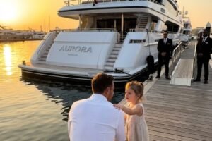 The Millionaire Who Stopped to Listen to a Street Girl—and Changed His Life Forever