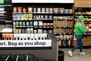 🚨 THE END OF CASHIERS? WALMART AND AMAZON’S BIG MOVE! 🛒🤖