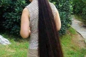 Woman cuts her hair for the first time in 25 years – here’s what she looks like today.