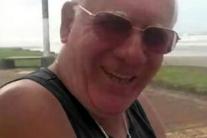 Elderly man meets two women and ends up dɣing after mu…