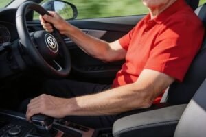 Sad news for drivers over 70 as new safety discussions raise questions about age, vision, reflexes, and whether older motorists should face additional testing, sparking debate about independence, fairness, and how to keep everyone safe on the road.