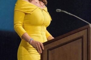 Sarah Palin was crushed after her 27-year role model marriage ended by email, now she is found love again