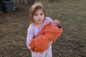 My Daughter, 8, Found a Newborn Baby near Our Barn – When My Husband Asked, ‘Who Would Do This?’ She Looked at Him and Said, ‘Daddy… I Saw You’