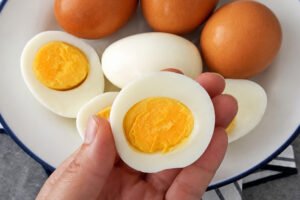 Doctors reveal that eating eggs in the evening causes …