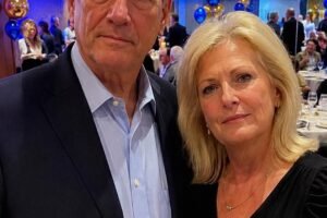 My Husband Announced Our Divorce at My Retirement Party – But Before I Could Leave, My Boss Took the Microphone and Made Him Regret Every Word