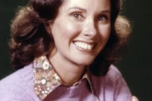 Elinor Donahue is 86 now and she still looks incredible… Try not to smile when you see her now – See photo in comments 😍