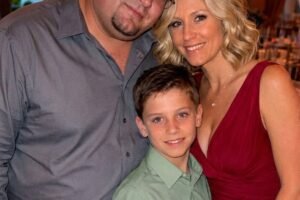 My Ex Left Me and Our Son for a Rich Man – 10 Years Later, She Invited Me to Her Wedding, So I Hired an Actress to Pretend to Be My Wife