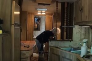 Kind people gave a homeless woman an old trailer.The woman was so happy to have a home. She turned it into a cozy home in the middle of the forestWow, it turned out to be such a cozy and cute house. Now the woman enjoys her life surrounded by natureCheck the photos in the top comment below⬇️⬇️