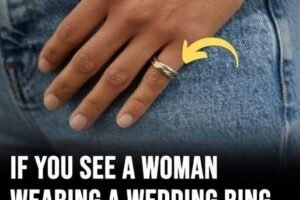What It Truly Means When Women Choose Pinky Rings Today: A Small Finger With a Quiet but Powerful Message