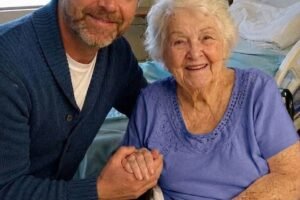 My Husband Visited His Mom Alone in the Hospital Because She ‘Needed Peace’ – A Month Later, I Finally Went There, and a Nurse Handed Me a Note That Made My Knees Buckle