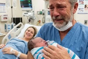 Pregnant Woman Delivers Alone But Her Doctor Recognizes A Shocking Birthmark