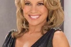 Vanna White cries as she reveals about medical treatment that… See more