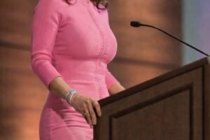 Sarah Palin In G-Strlng Photos Leave Little To Imagination..Take a look!