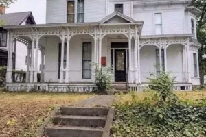 This ,000 Victorian Has Five Bedrooms Near a Lake, But Its Forgotten Interior Could Hide a Massive Restoration Challenge
